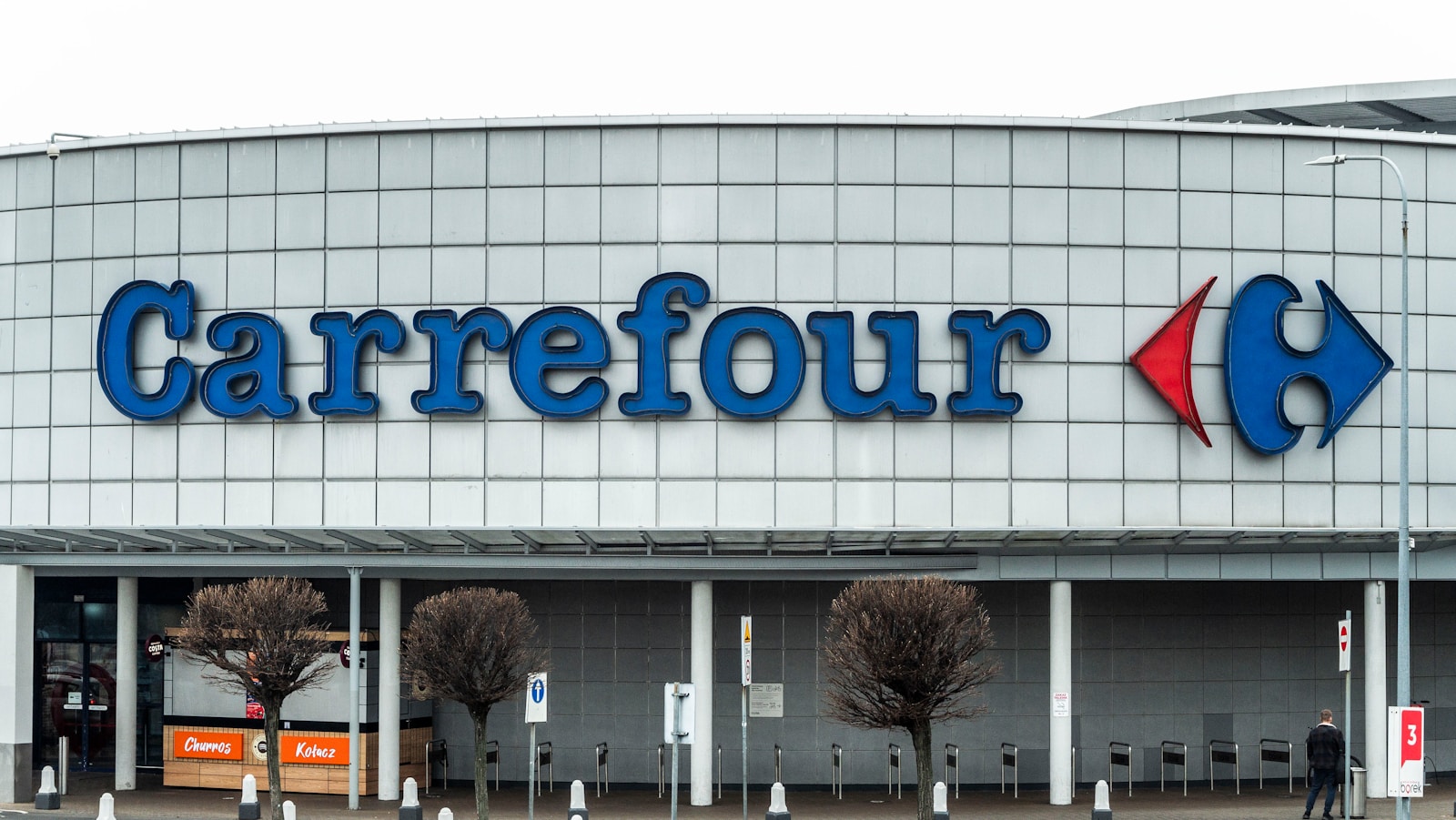 A large building with a sign that says carrefour